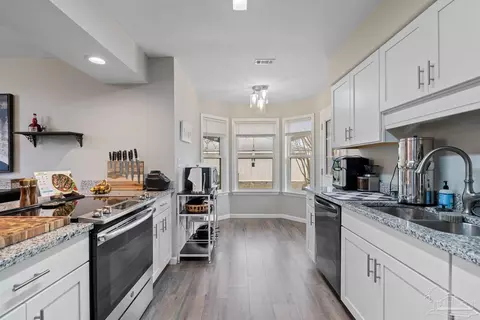 Kitchen - 133 Twin Oak Dr, Crestview, FL 32536 photo 5 of 7