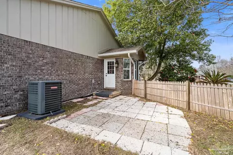 Exterior - 133 Twin Oak Dr, Crestview, FL 32536 photo 6 of 8
