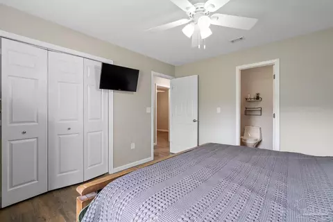 Bedroom - 133 Twin Oak Dr, Crestview, FL 32536 photo 3 of 4