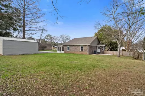 Exterior - 133 Twin Oak Dr, Crestview, FL 32536 photo 4 of 8