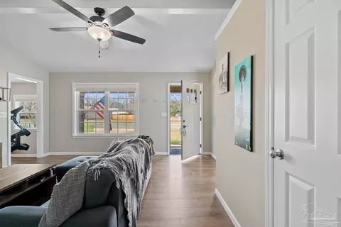 Entry Way - 133 Twin Oak Dr, Crestview, FL 32536 photo 4 of 7