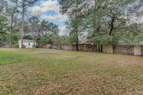 Exterior - 5713 Lofty Pines Dr, Milton, FL 32570 photo 10 of 13