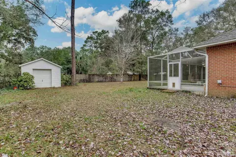 Exterior - 5713 Lofty Pines Dr, Milton, FL 32570 photo 8 of 13