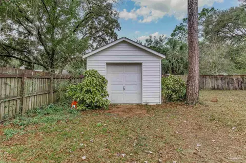 Exterior - 5713 Lofty Pines Dr, Milton, FL 32570 photo 9 of 13