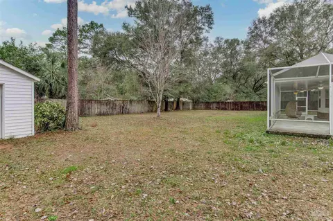 Exterior - 5713 Lofty Pines Dr, Milton, FL 32570 photo 11 of 13