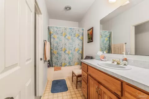 Bath - 5463 Rowe Trl, Pace, FL 32571 photo 3 of 5