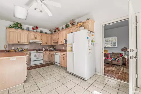 Kitchen - 5463 Rowe Trl, Pace, FL 32571 photo 4 of 4