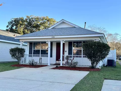 2243 Trailwood Dr, Cantonment, FL 32533
