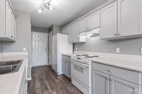Kitchen - 613 Hanley Downs Dr, Cantonment, FL 32533 photo 2 of 2