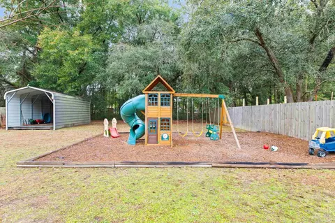Exterior - 5899 Cedar Tree Dr, Milton, FL 32570 photo 6 of 8