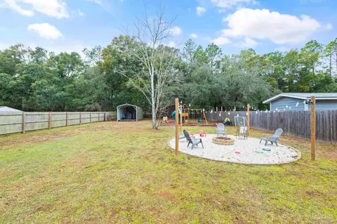 Exterior - 5899 Cedar Tree Dr, Milton, FL 32570 photo 5 of 8