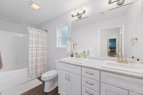 Bath - 5899 Cedar Tree Dr, Milton, FL 32570 photo 1 of 4