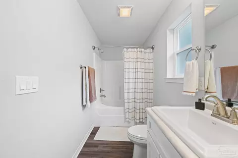 Bath - 5899 Cedar Tree Dr, Milton, FL 32570 photo 2 of 4
