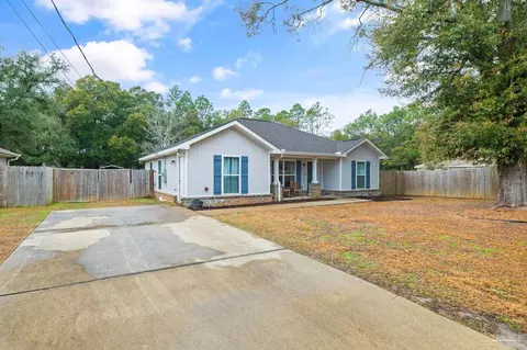 Exterior - 5899 Cedar Tree Dr, Milton, FL 32570 photo 2 of 8