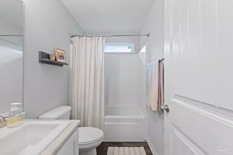 Bath - 5899 Cedar Tree Dr, Milton, FL 32570 photo 4 of 4