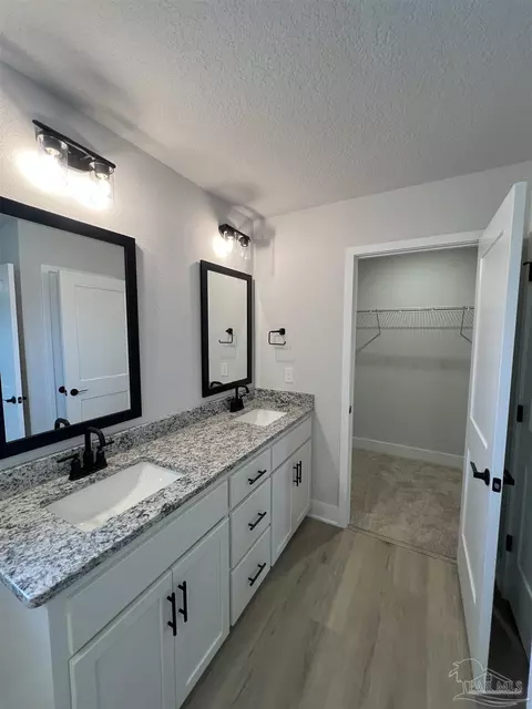 Bath - 1774 Leigh Loop #5D, Cantonment, FL 32533 photo 2 of 3