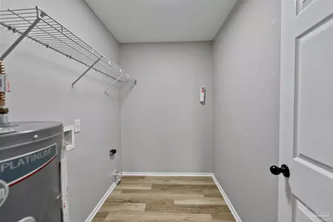 6527 Colonial Dr, Milton, FL 32570 photo 6