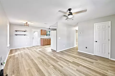 6527 Colonial Dr, Milton, FL 32570 photo 2