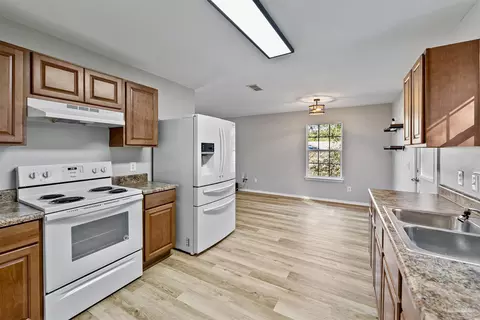 6527 Colonial Dr, Milton, FL 32570 photo 7