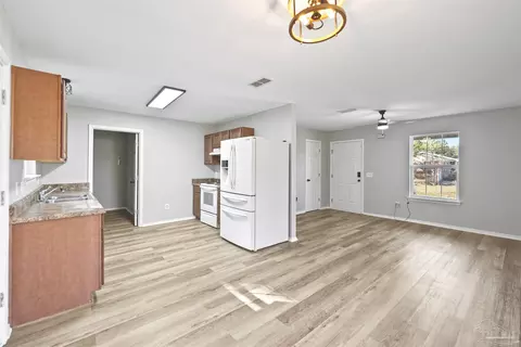 6527 Colonial Dr, Milton, FL 32570 photo 3