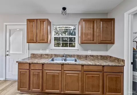6527 Colonial Dr, Milton, FL 32570 photo 8
