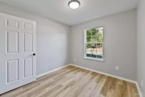 6527 Colonial Dr, Milton, FL 32570 photo 13