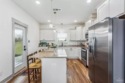 Kitchen - 6442 Cedarview Rd, Milton, FL 32570 photo 1 of 4