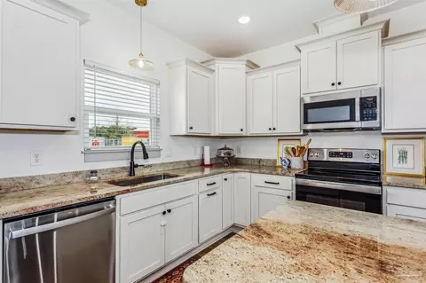 Kitchen - 6442 Cedarview Rd, Milton, FL 32570 photo 4 of 4