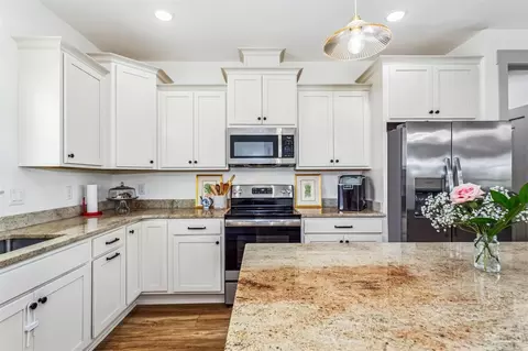Kitchen - 6442 Cedarview Rd, Milton, FL 32570 photo 3 of 4