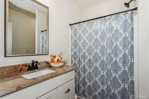 Bath - 6442 Cedarview Rd, Milton, FL 32570 photo 5 of 5