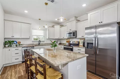 Kitchen - 6442 Cedarview Rd, Milton, FL 32570 photo 2 of 4