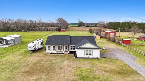 Exterior - 6442 Cedarview Rd, Milton, FL 32570 photo 8 of 9