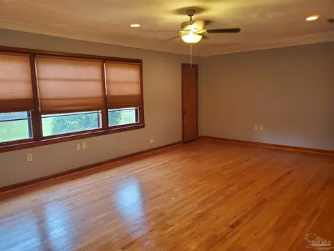 Living - 6644 Maple St, Milton, FL 32570 photo 3 of 6