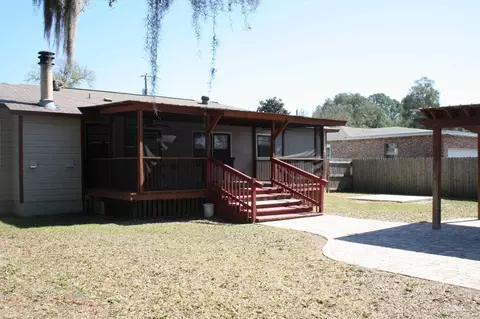 Exterior - 6644 Maple St, Milton, FL 32570 photo 4 of 6