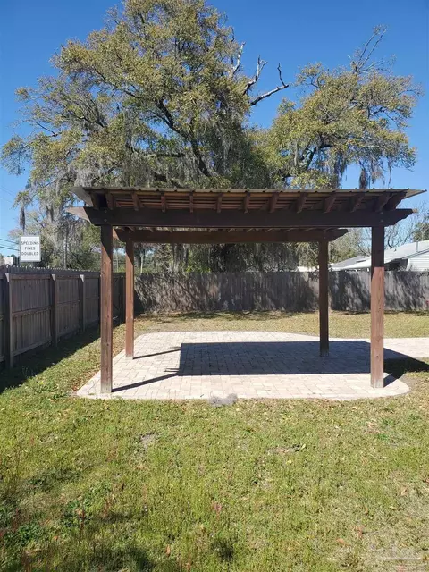 Exterior - 6644 Maple St, Milton, FL 32570 photo 5 of 6