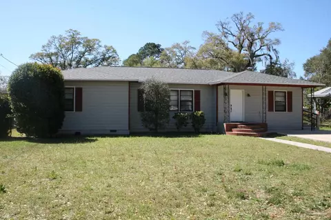 6644 Maple St, Milton, FL 32570