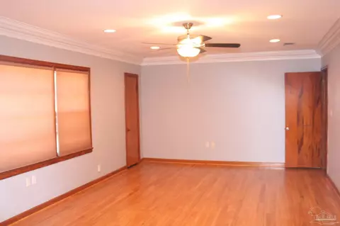 Living - 6644 Maple St, Milton, FL 32570 photo 2 of 6