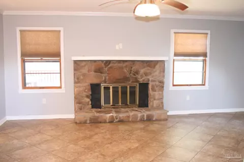 Living - 6644 Maple St, Milton, FL 32570 photo 4 of 6