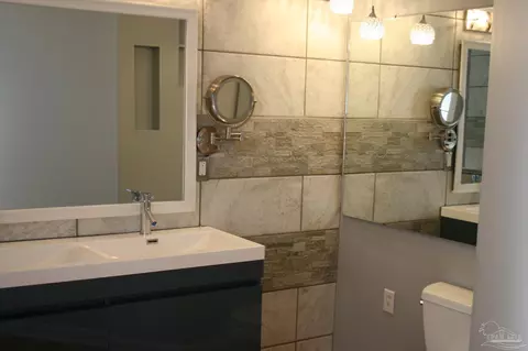 Bath - 6644 Maple St, Milton, FL 32570 photo 4 of 4