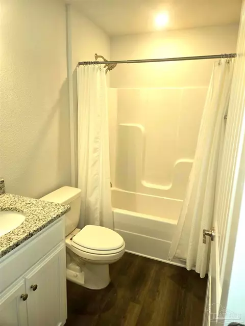 Bath - 6506 Benelli Dr, Milton, FL 32570 photo 8 of 8
