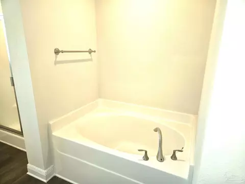 Bath - 6506 Benelli Dr, Milton, FL 32570 photo 4 of 8