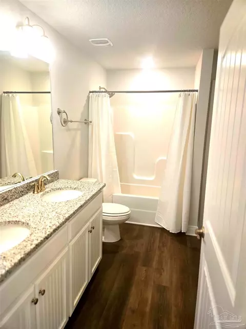 Bath - 6506 Benelli Dr, Milton, FL 32570 photo 5 of 8