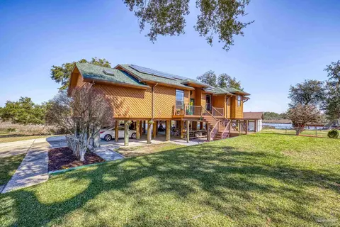 3060 N 15th Ave, Milton, FL 32583