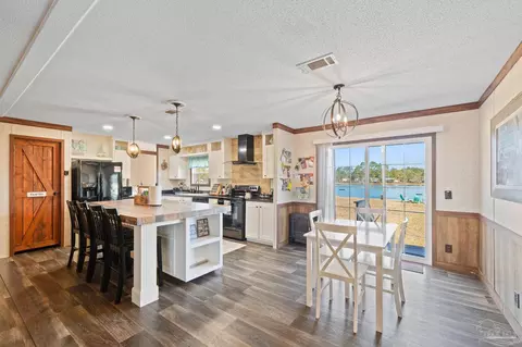 7968 Twin Lakes Dr, Milton, FL 32583