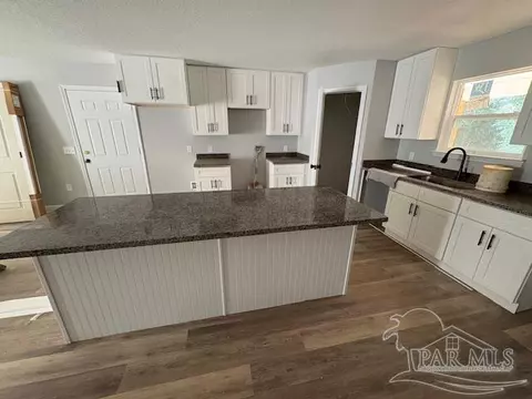 Kitchen - 7151 Heath Rd, Milton, FL 32570 photo 2 of 4