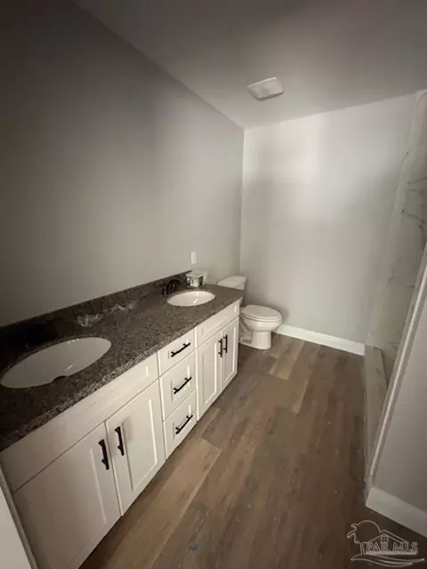Bath - 7151 Heath Rd, Milton, FL 32570 photo 1 of 4