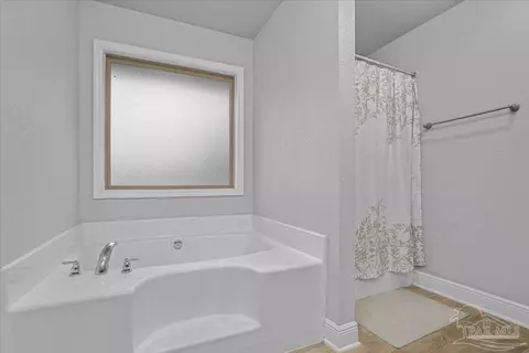 Bath - 2642 Grandaddy Ln, Jay, FL 32565 photo 5 of 5