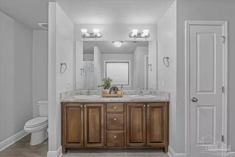 Bath - 2642 Grandaddy Ln, Jay, FL 32565 photo 4 of 5