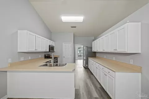 Entry Way - 4669 Thousand Oaks Blvd, Pace, FL 32571 photo 4 of 7