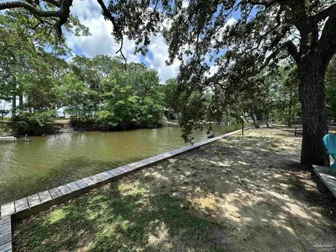 301 Katie St, Milton, FL 32583